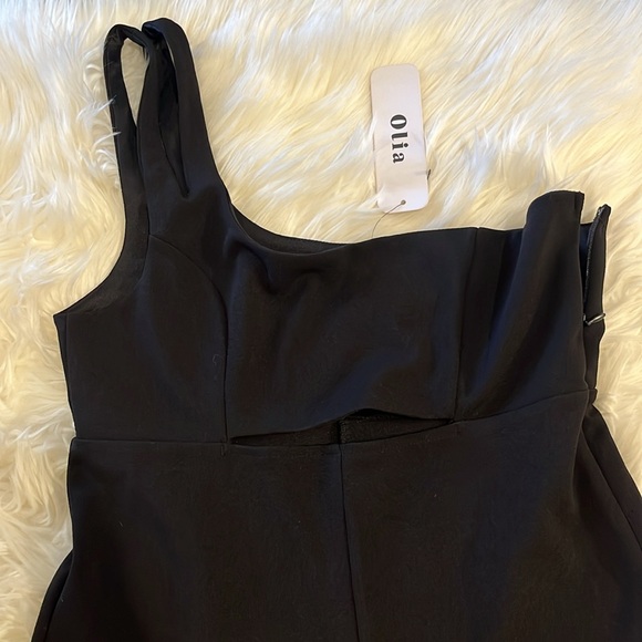 NWT Vici \\ Olia Black ‘Brayden’ One Shoulder Jumpsuit - Picture 7 of 16